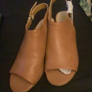Leather sandals with heel block heel